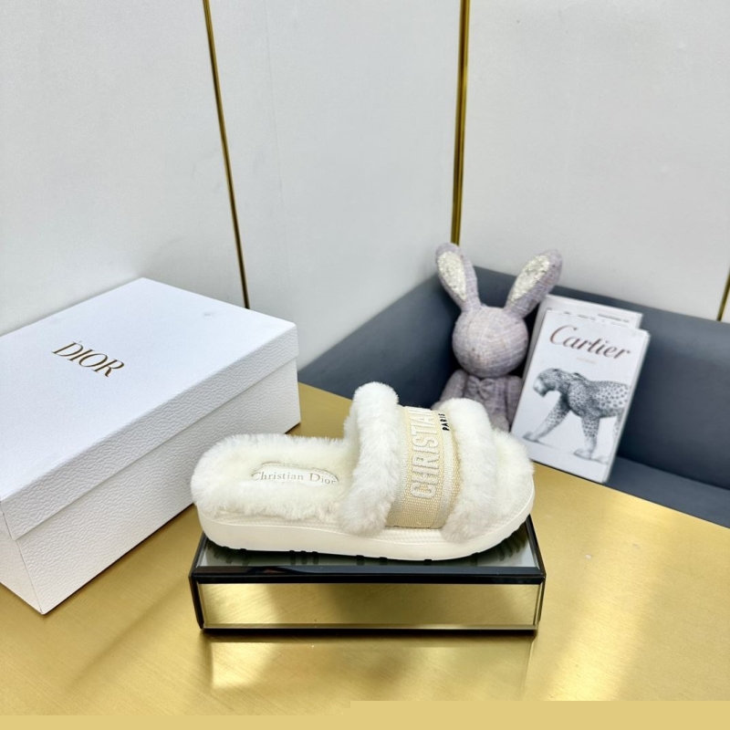ch**an D*or slippers